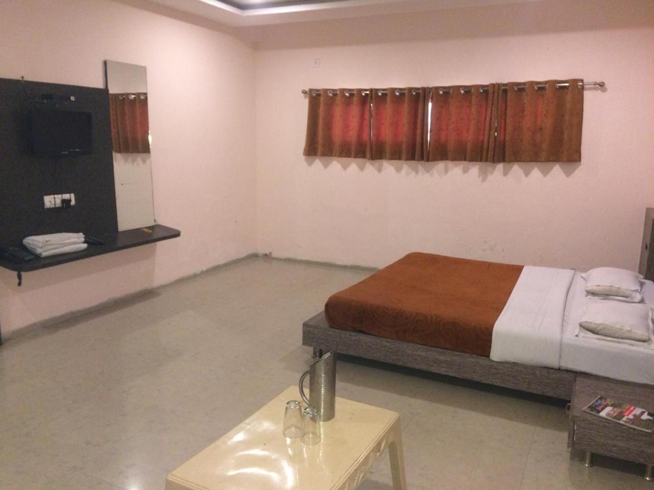 Hotel Jahaj Mahal Māndu Zewnętrze zdjęcie