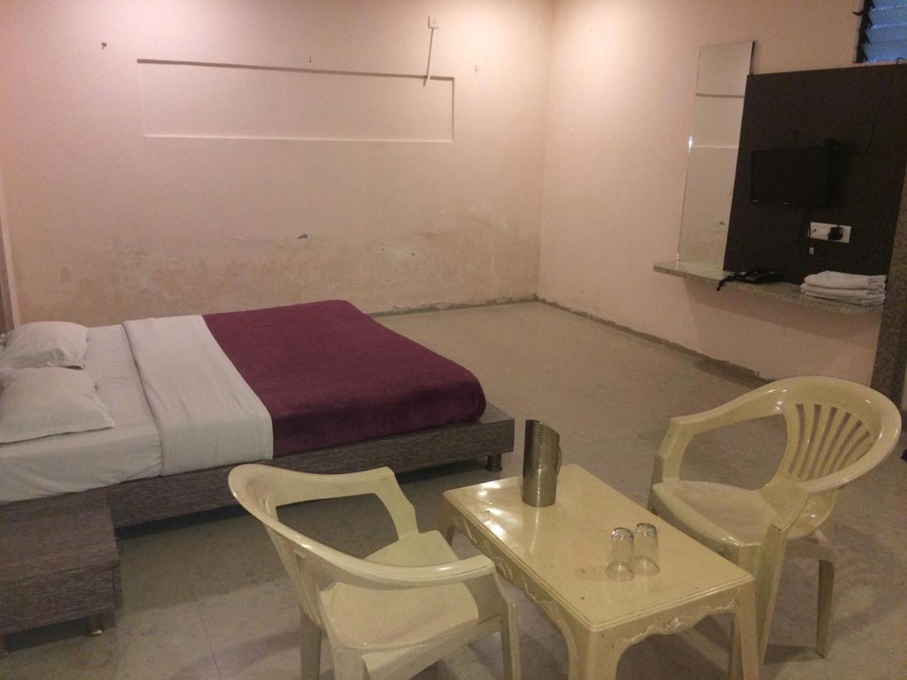 Hotel Jahaj Mahal Māndu Zewnętrze zdjęcie